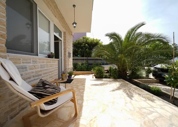 Diva アパート ザダル